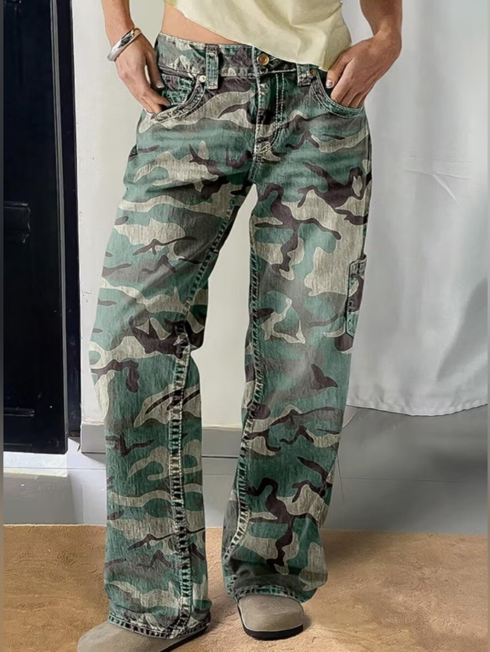 Flamingals Camo Straight-Leg Utility Pockets Pants NWT Medium